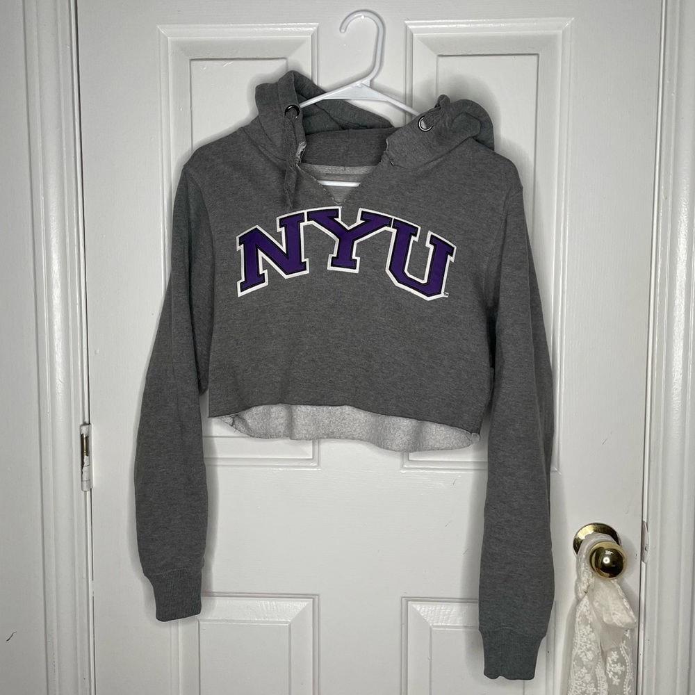 nyu cropped hoodie 💜